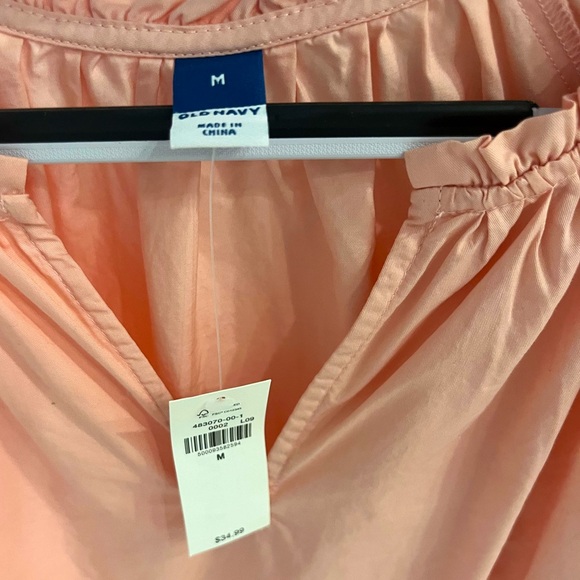 Old navy top new - Picture 2 of 4